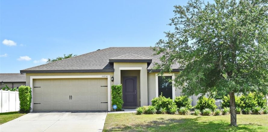 House in Leesburg, Florida 3 bedrooms, 115.57 sq.m. № 1735576