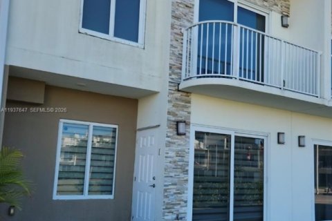 Adosado en Homestead, Florida 4 dormitorios, 133.22 m2 № 1996250