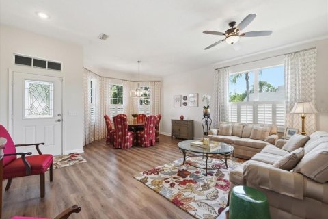 House in Lutz, Florida 3 bedrooms, 178.47 sq.m. № 2205268 - photo 8