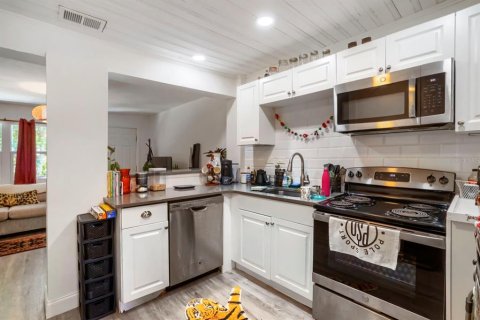 Commercial property in Saint Petersburg, Florida 5 bedrooms, 213.68 sq.m. № 2149308 - photo 6