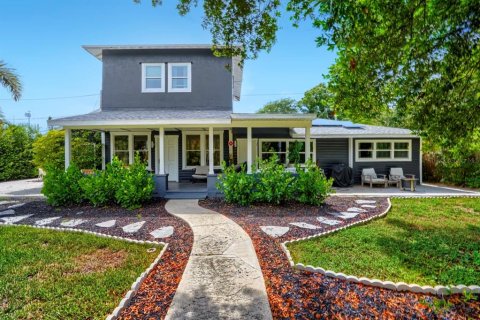 Commercial property in Saint Petersburg, Florida 5 bedrooms, 213.68 sq.m. № 2149308 - photo 10