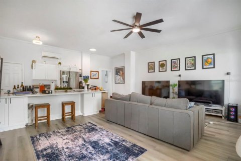Commercial property in Saint Petersburg, Florida 5 bedrooms, 213.68 sq.m. № 2149308 - photo 16