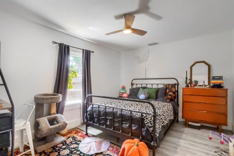 Commercial property in Saint Petersburg, Florida 5 bedrooms, 213.68 sq.m. № 2149308 - photo 9