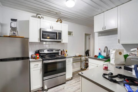 Commercial property in Saint Petersburg, Florida 5 bedrooms, 213.68 sq.m. № 2149308 - photo 7