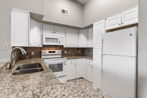 Condo in Sarasota, Florida, 1 bedroom  № 2387486 - photo 16