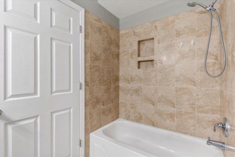 Condo in Sarasota, Florida, 1 bedroom  № 2387486 - photo 28