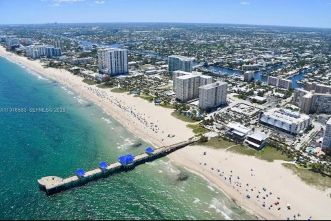 Condo in Pompano Beach, Florida, 2 bedrooms  № 2040618 - photo 20