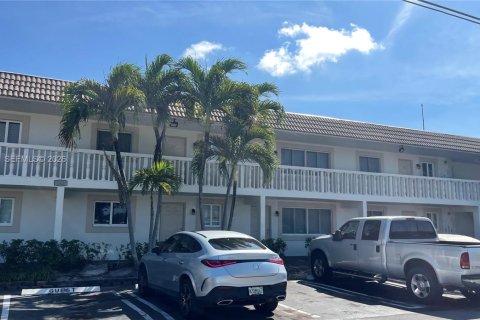 Condo in Pompano Beach, Florida, 2 bedrooms  № 2040618 - photo 22