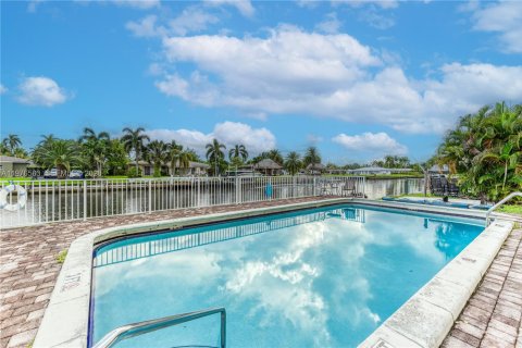 Condo in Pompano Beach, Florida, 2 bedrooms  № 2040618