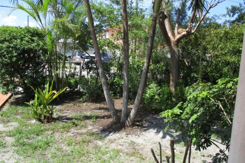 House in Hollywood, Florida 3 bedrooms, 119.29 sq.m. № 2086479 - photo 12