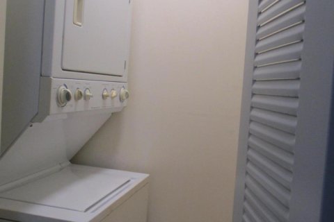 House in Hollywood, Florida 3 bedrooms, 119.29 sq.m. № 2086479 - photo 7