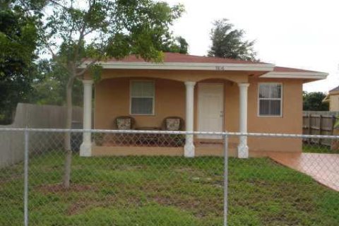 House in Hollywood, Florida 3 bedrooms, 119.29 sq.m. № 2086479 - photo 14