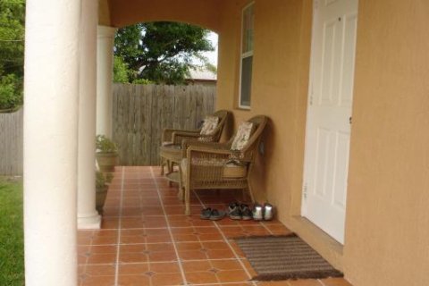 House in Hollywood, Florida 3 bedrooms, 119.29 sq.m. № 2086479 - photo 3