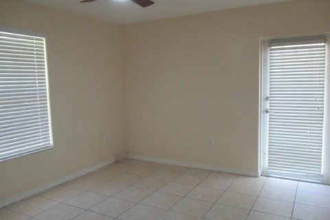 House in Hollywood, Florida 3 bedrooms, 119.29 sq.m. № 2086479 - photo 11