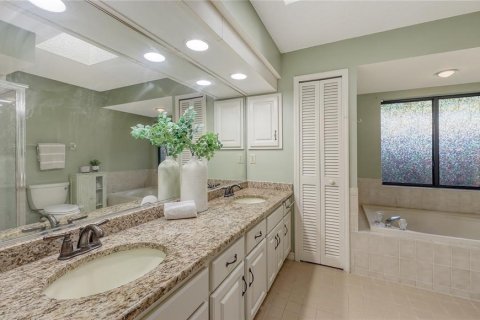 House in Sarasota, Florida 3 bedrooms, 177.35 sq.m. № 1884817 - photo 23