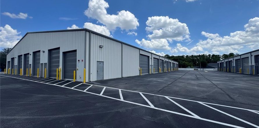 Commercial property in Jacksonville, Florida № 1884274
