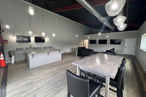 Commercial property in Jacksonville, Florida № 1884274 - photo 10