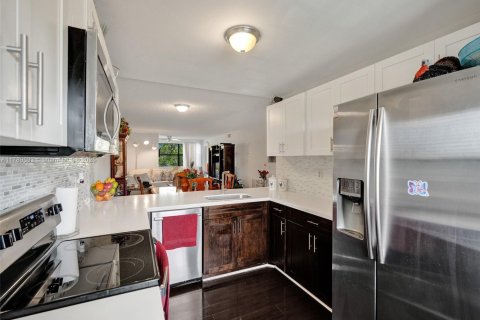 Condo in Sunrise, Florida, 2 bedrooms  № 1741515 - photo 22