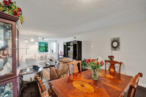 Condo in Sunrise, Florida, 2 bedrooms  № 1741515 - photo 20