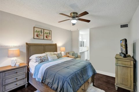 Condo in Sunrise, Florida, 2 bedrooms  № 1741515 - photo 14