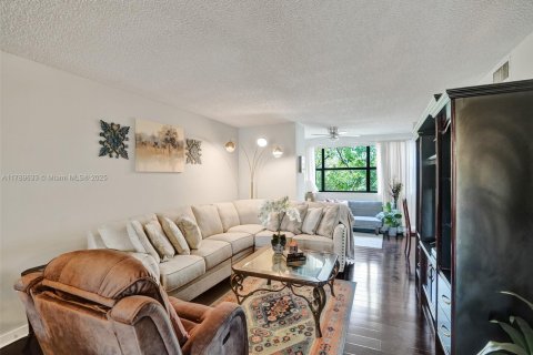 Condo in Sunrise, Florida, 2 bedrooms  № 1741515 - photo 13
