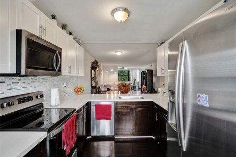 Condo in Sunrise, Florida, 2 bedrooms  № 1741515 - photo 1
