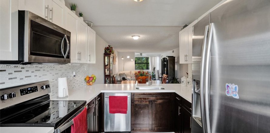 Condo in Sunrise, Florida, 2 bedrooms № 1741515