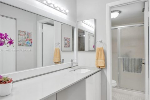Condo in Sunrise, Florida, 2 bedrooms  № 1741515 - photo 19