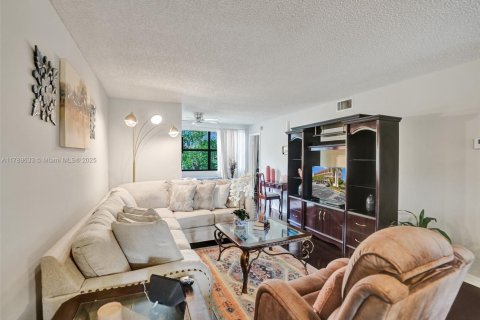 Condo in Sunrise, Florida, 2 bedrooms  № 1741515 - photo 11