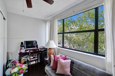 Condo in Sunrise, Florida, 2 bedrooms  № 1741515 - photo 27