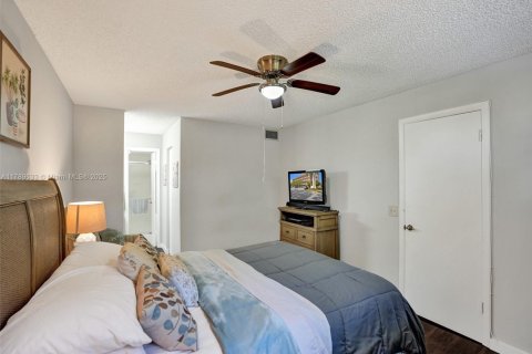 Condo in Sunrise, Florida, 2 bedrooms  № 1741515 - photo 29