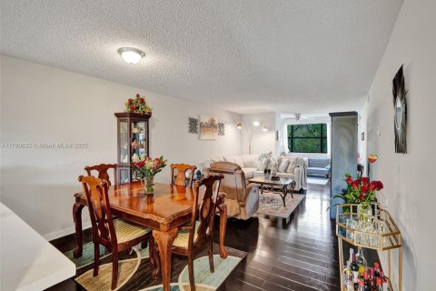 Condo in Sunrise, Florida, 2 bedrooms  № 1741515 - photo 16