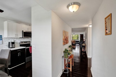 Condo in Sunrise, Florida, 2 bedrooms  № 1741515 - photo 8