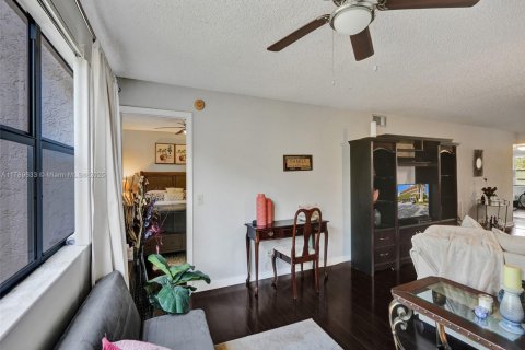 Condo in Sunrise, Florida, 2 bedrooms  № 1741515 - photo 15