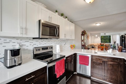 Condo in Sunrise, Florida, 2 bedrooms  № 1741515 - photo 23