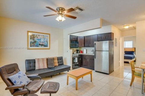 Immobilier commercial à vendre à Hallandale Beach, Floride: 199.83 m2 № 2019628 - photo 16
