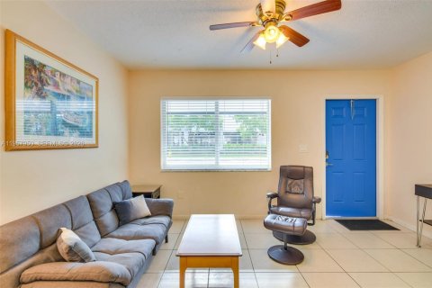 Immobilier commercial à vendre à Hallandale Beach, Floride: 199.83 m2 № 2019628 - photo 23
