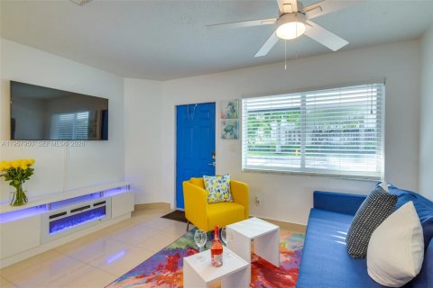 Immobilier commercial à vendre à Hallandale Beach, Floride: 199.83 m2 № 2019628 - photo 19