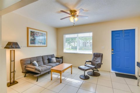 Immobilier commercial à vendre à Hallandale Beach, Floride: 199.83 m2 № 2019628 - photo 20