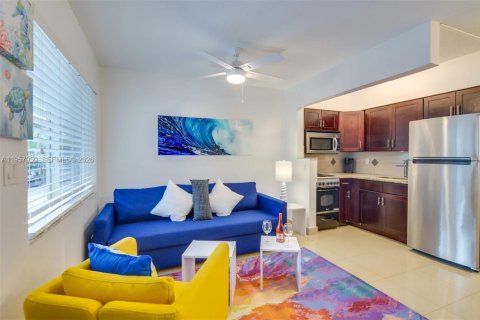 Immobilier commercial à vendre à Hallandale Beach, Floride: 199.83 m2 № 2019628 - photo 9