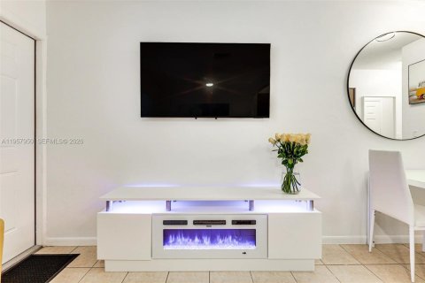 Immobilier commercial à vendre à Hallandale Beach, Floride: 199.83 m2 № 2019628 - photo 26