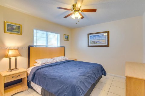 Immobilier commercial à vendre à Hallandale Beach, Floride: 199.83 m2 № 2019628 - photo 30