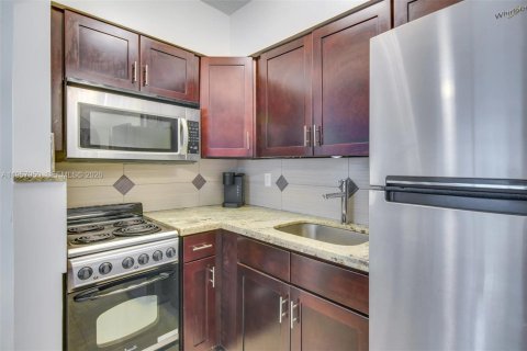 Immobilier commercial à vendre à Hallandale Beach, Floride: 199.83 m2 № 2019628 - photo 29