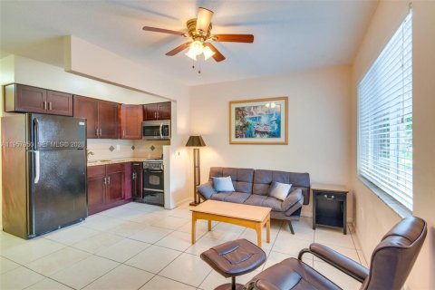 Immobilier commercial à vendre à Hallandale Beach, Floride: 199.83 m2 № 2019628 - photo 27