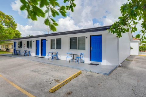 Immobilier commercial à vendre à Hallandale Beach, Floride: 199.83 m2 № 2019628 - photo 3