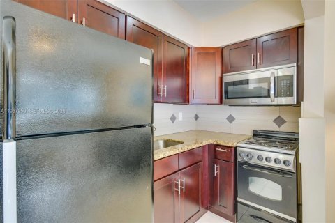 Immobilier commercial à vendre à Hallandale Beach, Floride: 199.83 m2 № 2019628 - photo 22