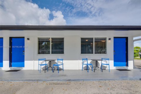 Immobilier commercial à vendre à Hallandale Beach, Floride: 199.83 m2 № 2019628 - photo 4