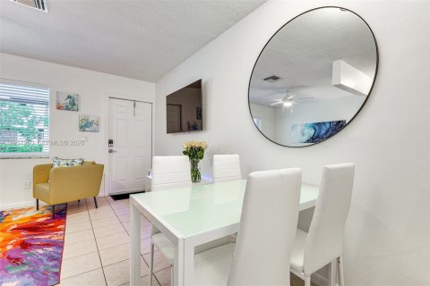 Immobilier commercial à vendre à Hallandale Beach, Floride: 199.83 m2 № 2019628 - photo 21