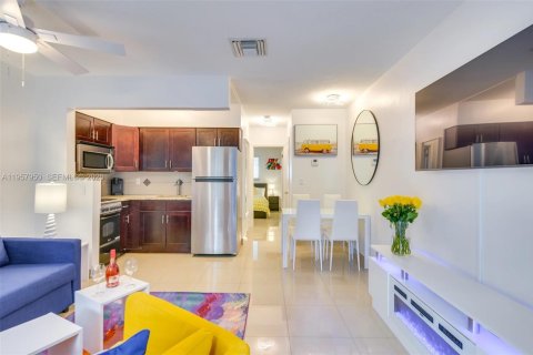 Immobilier commercial à vendre à Hallandale Beach, Floride: 199.83 m2 № 2019628 - photo 11