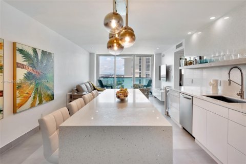 Condominio en alquiler en Hollywood, Florida, 2 dormitorios, 84.08 m2 № 2039892 - foto 5